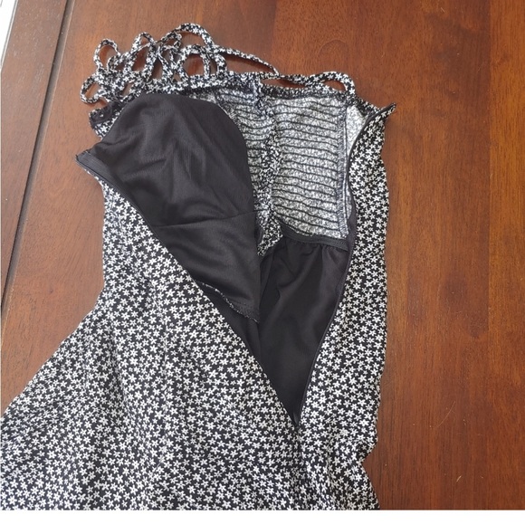 NWT STREETWEAR SOCIETY JUMPER BLACK AND WHITE IN SIZE XL - Picture 10 of 16